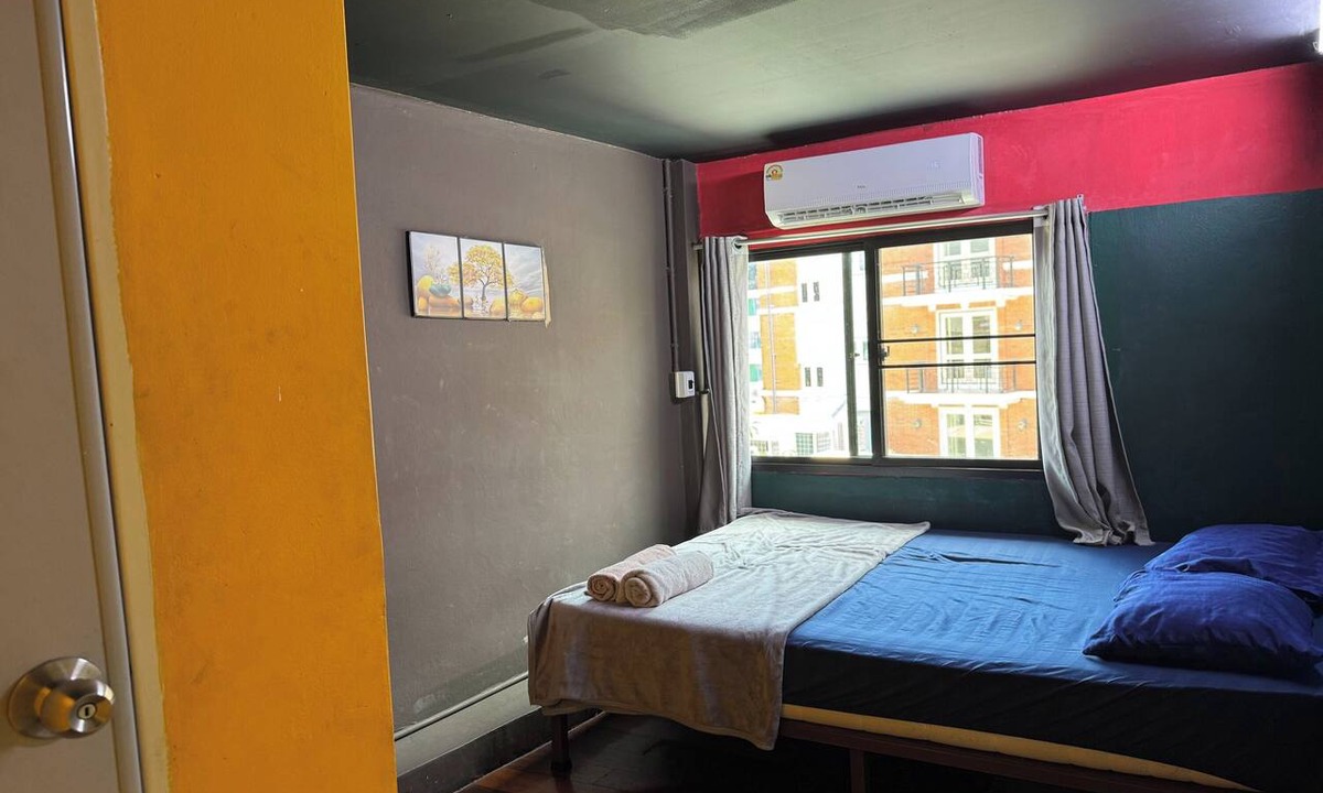 Talat Yot Hotel | Roxx Social Hostel, Cafe & Bistro