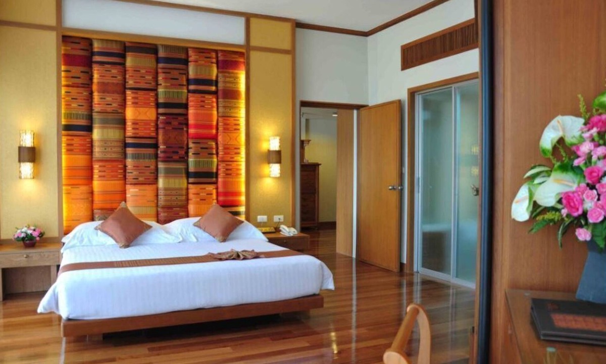 Patong Hotel | Royal Paradise Suite, #03 @ Patong Beach