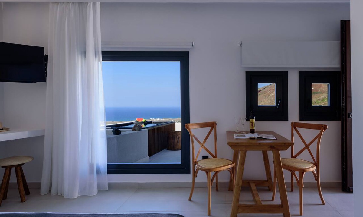 Finikia House | RyoLithos Suites