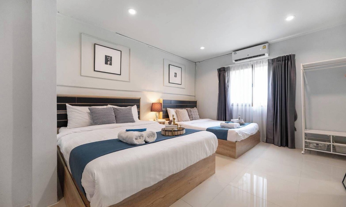 Phra Khanong Nuea House | S81 10mins BTS Skytrain Onnut station Free wi-fi 7-11