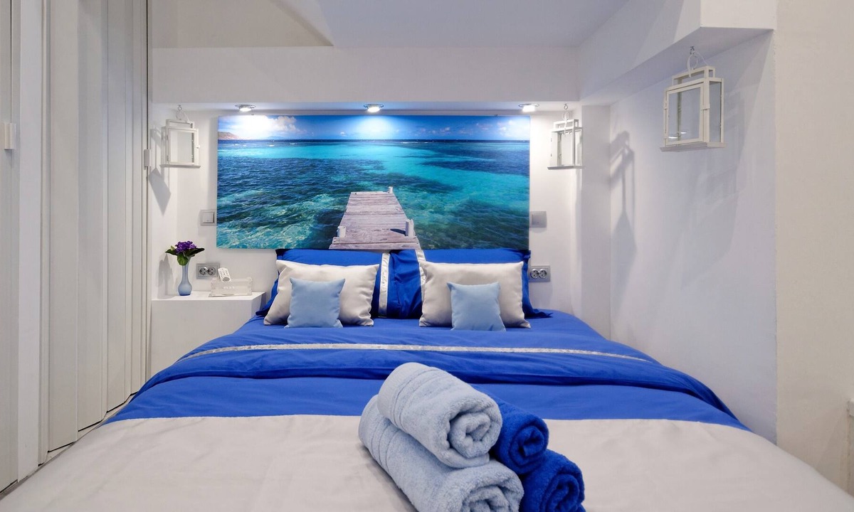 Mousio Apartment | Santorini style in Athens Plaza Luxury apartments