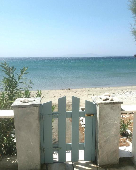 Exomvourgo House | 'Sea front' Rose's house
