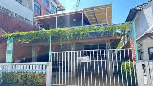 Saen Suk House | Sea House Bangsaen บ้านริมทะเล