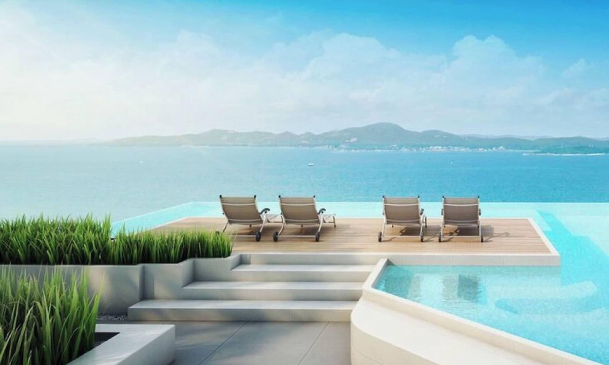 Pratumnak Hill Condo | Sea View Beach Front - Rare Gem At Pattaya