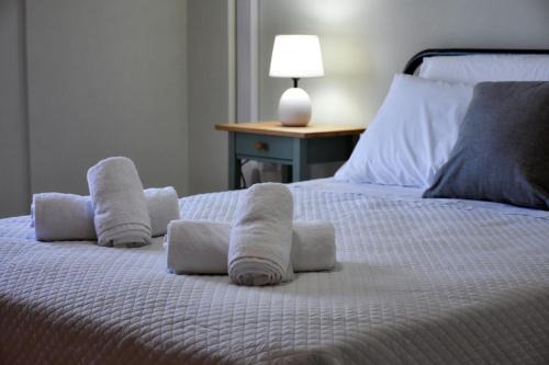Platana Apartment | Seaside apartment platana kimis evoia