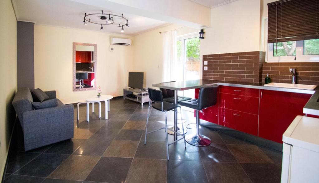 Palaio Faliro Apartment | SEASIDE SUNSET WALKS