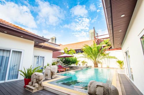 Pratumnak Hill Villa | Seaside Villa 3 Pools, 2 mins walk to beach
