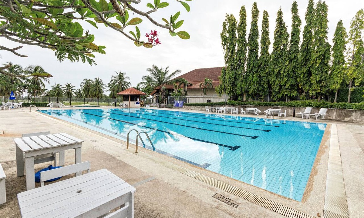 Ban Chang Apartment | Seastar service apartment, house & hotel with view of golf course