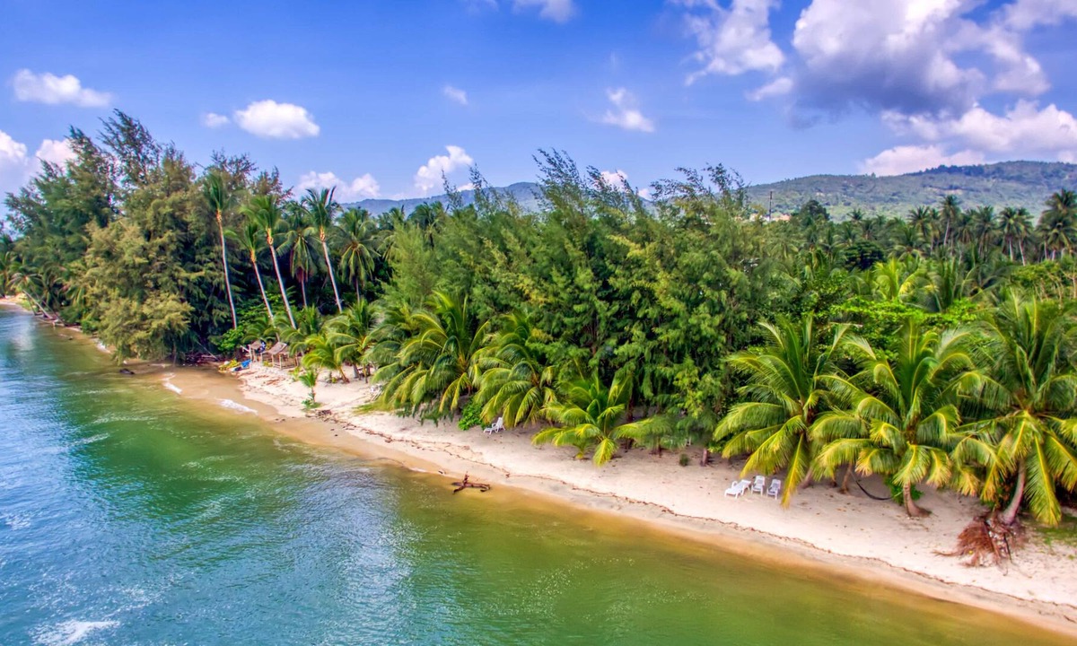 Na Thon House | Secluded Beach Bungalow with Kitchen & Wifi