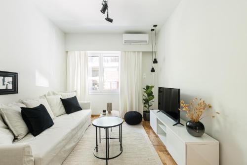Koukaki Apartment | Serene 1 BR Apartment in Koukaki by UPSTREET