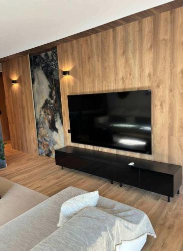 Stamata Apartment | Serene Anoixi Stay with Jacuzzi