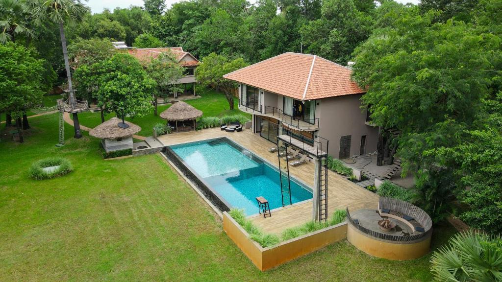 Siem Reap Villa | Serene Garden Residence - Private Luxury Modern Style 6 Bedrooms Pool Garden Villa