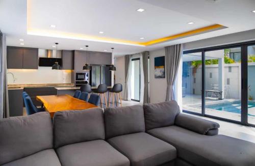 South Pattaya Villa | Serenity Grand Pool Villa Pattaya-Private Pool
