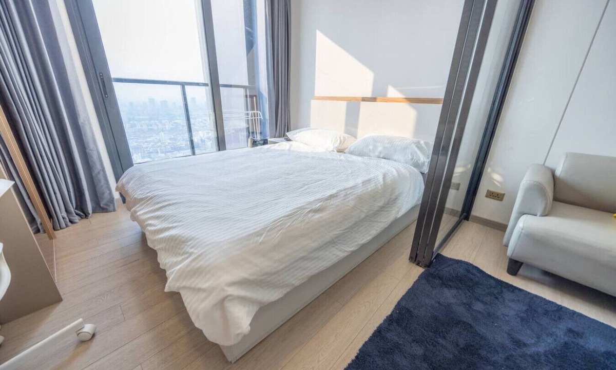 Rama 9 Apartment | Skyline Studio w/Balcony, Pool, Gym &5m to MRT