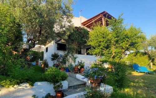 Gerakini House | Sonia's House with Garden