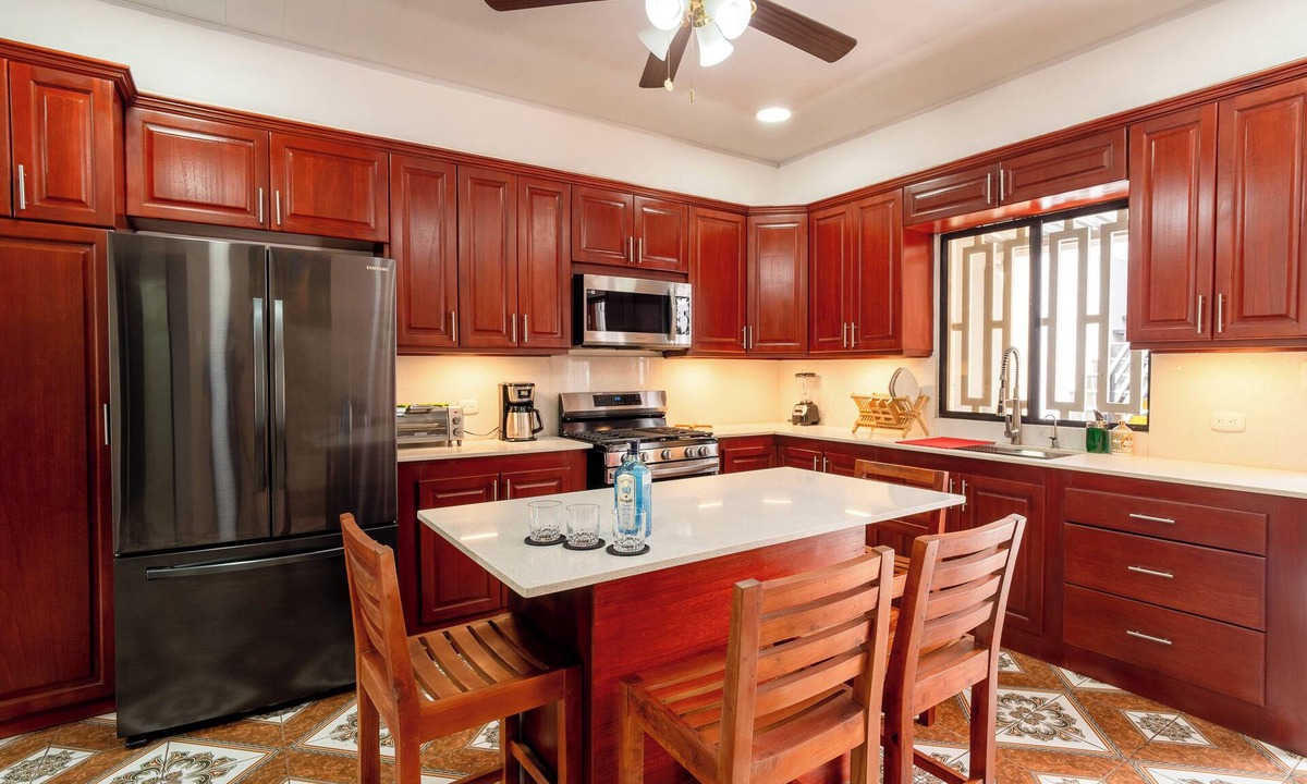 Managua House | Spacious 5-bedroom house in welcoming Managua with WiFi, AC