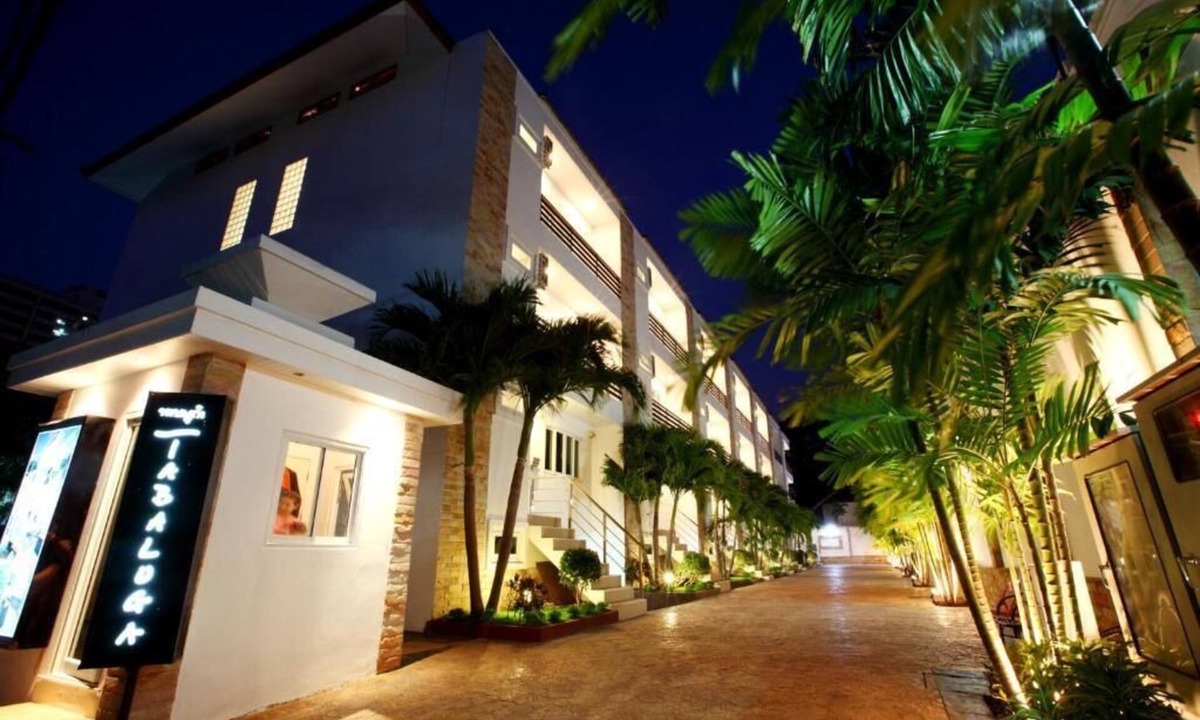 North Pattaya Villa | Spacious Wong Amat 4-Bedroom Pool Villa