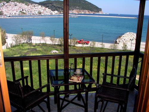 Skopelos Town Apartment | Spitalia Studios