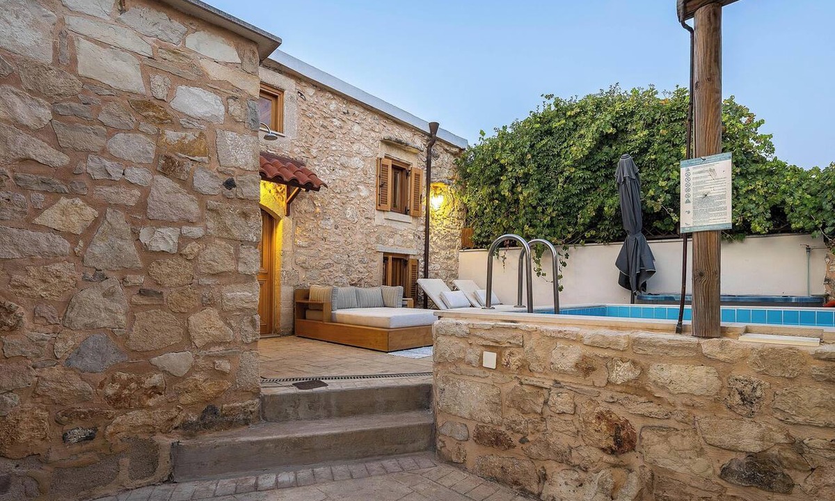 Monopari Villa | Stone-built cottage with private pool, hot tub and spacious garden!