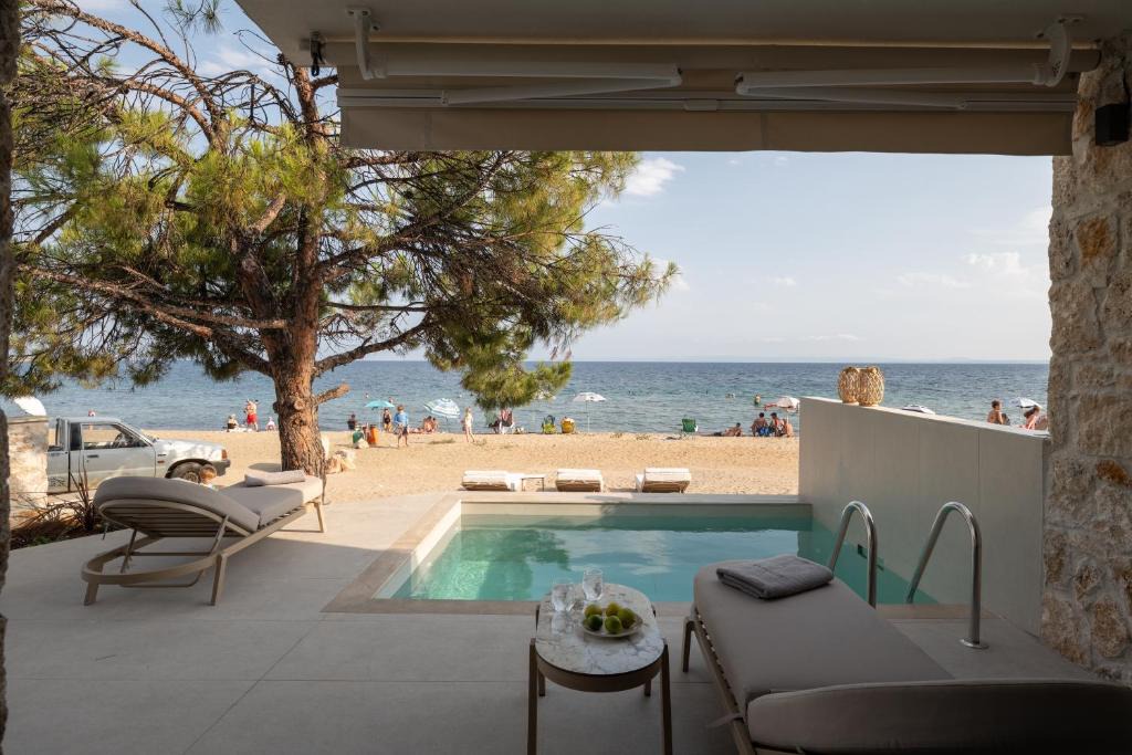 Psakoudia House | Strovilla Astraea Beachfront Villas with Private Pool