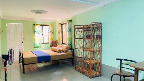 Kampot House | Studebaker Guesthouse & Pool