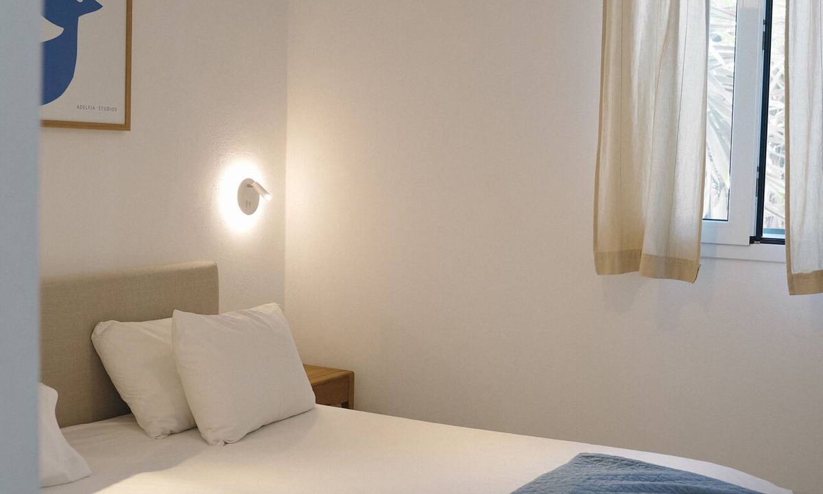 Parikia Apartment | Studio Apartment '5' with Private Terrace, Wi-Fi and Air Conditioning