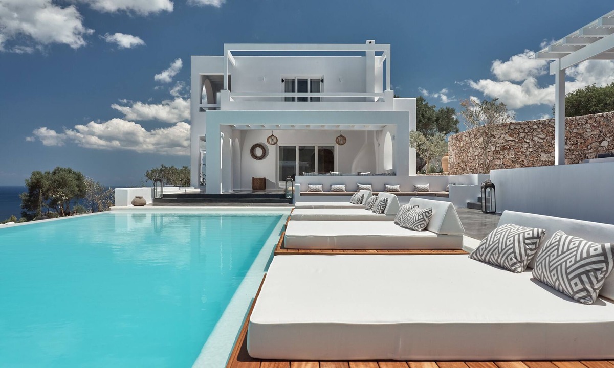 Akrotiri Villa | Stunning Villa-HEATED POOL,Jacuzzi.Walking distance to beach, shops & tavernas