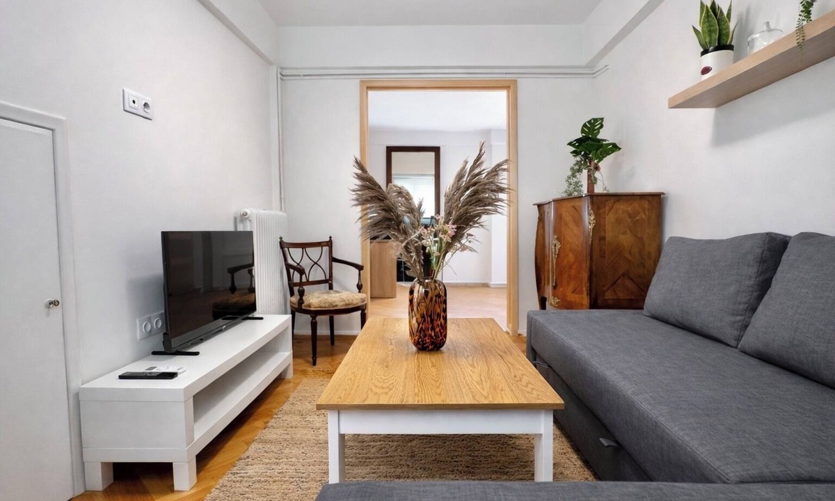 Kypseli Apartment | Stylish Lower Ground Apt in Vibrant Kypseli by ΜΡS