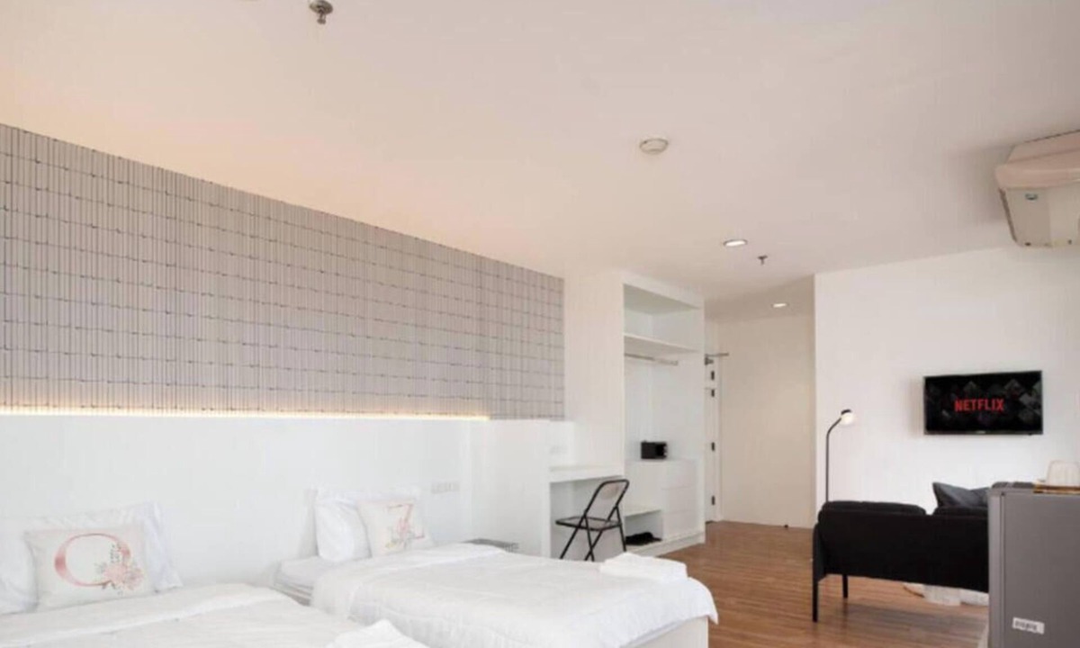 Ploenchit Apartment | Stylish Twin BR w/Ensuite Bath & Relaxing Tub BTB7