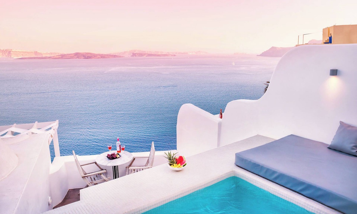 Oia Hotel | Suite with Private Outdoor Hot Tub