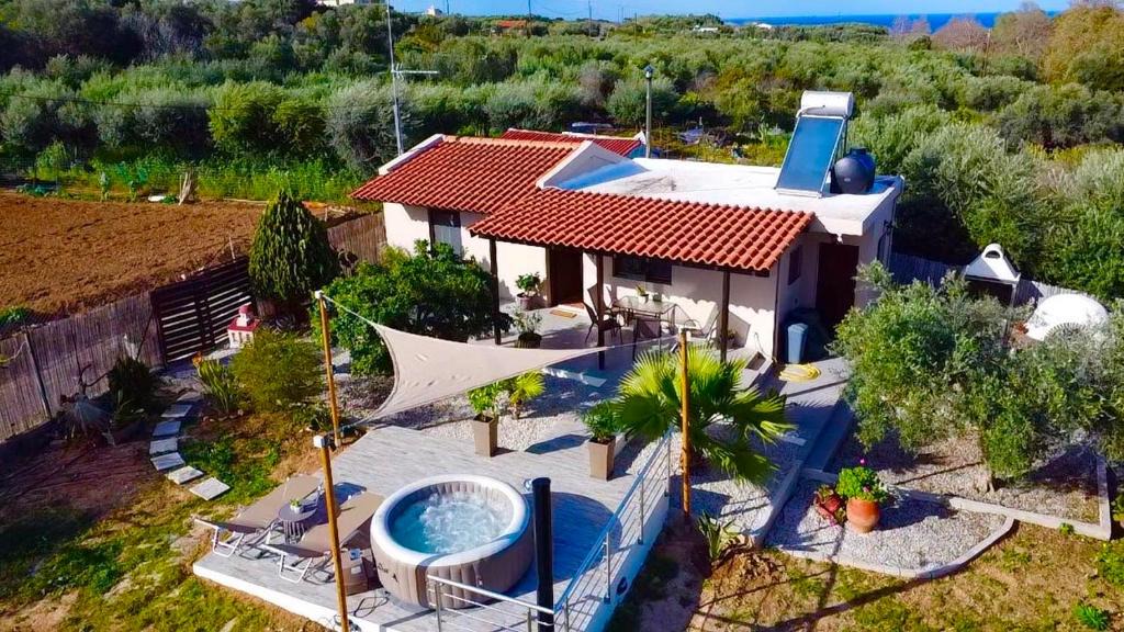 Kato Stalos House | Sun-sevieria 5 ' from the beach.