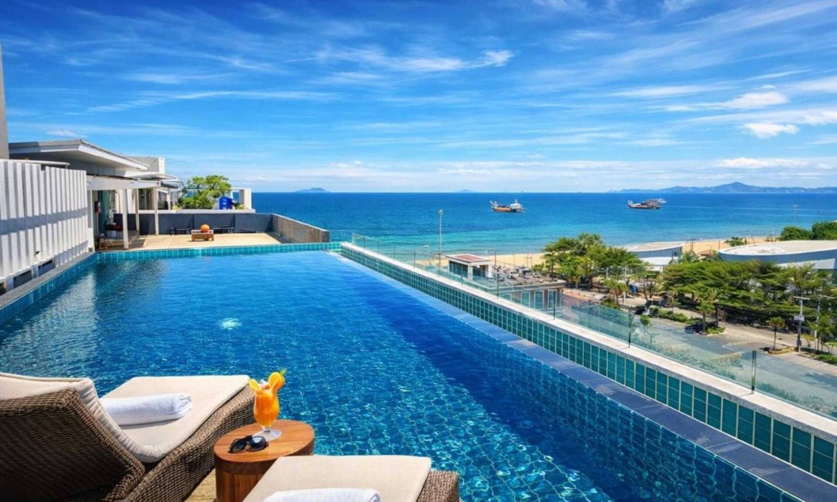 Na Chom Thian Hotel | Sunday Beachfront View Jomtien Pattaya