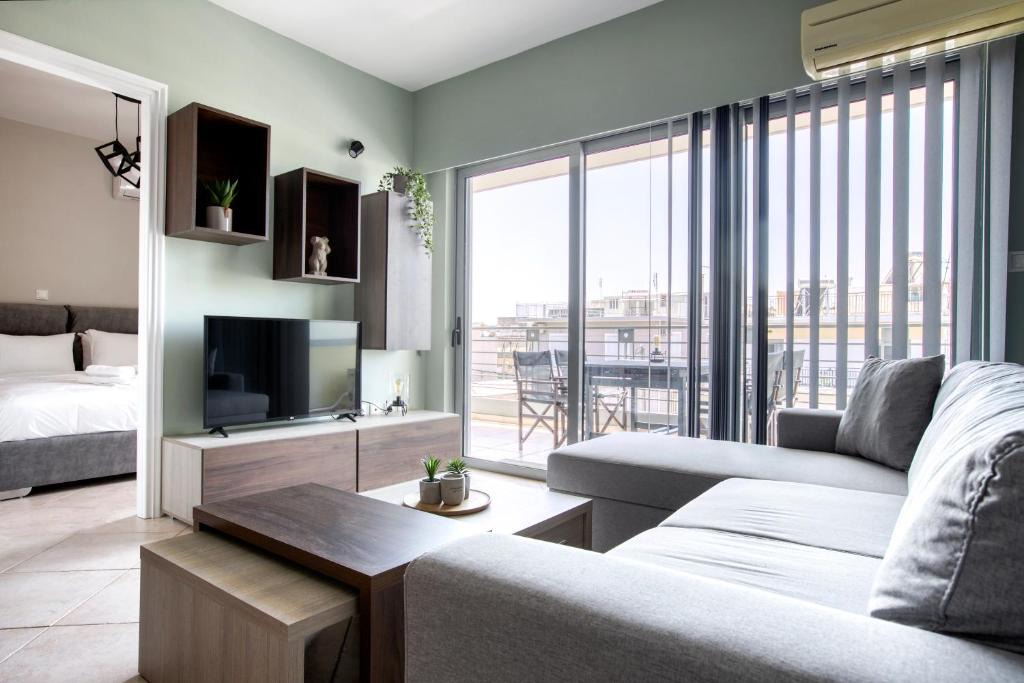 Kolokinthou Apartment | Sunny & cosy apt with balcony in Peristeri!