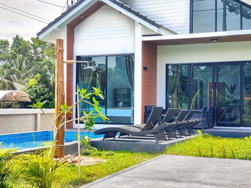 Taling Ngam House | Sunny Petite Villa Close to Beach