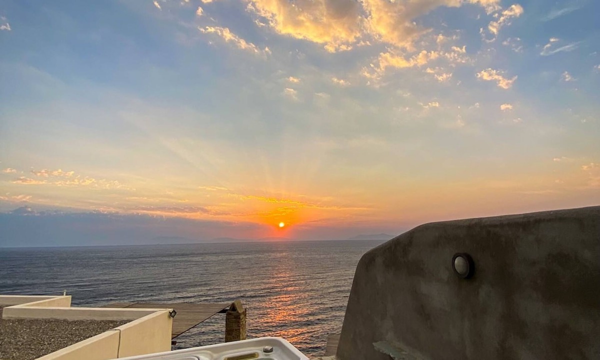 Kea House | Sunrise stone villa with Jacuzzi