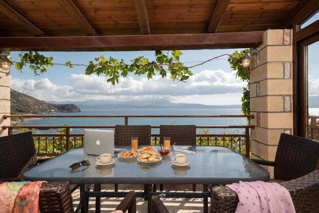 Kolymbari Villa | Sunset Traditional House