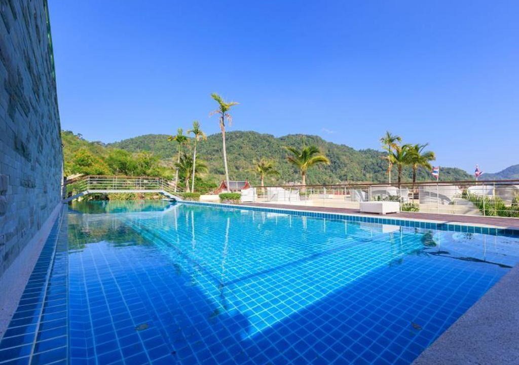 Patong Resort | Superior Jacuzzi suite ocean front in Patong (B)