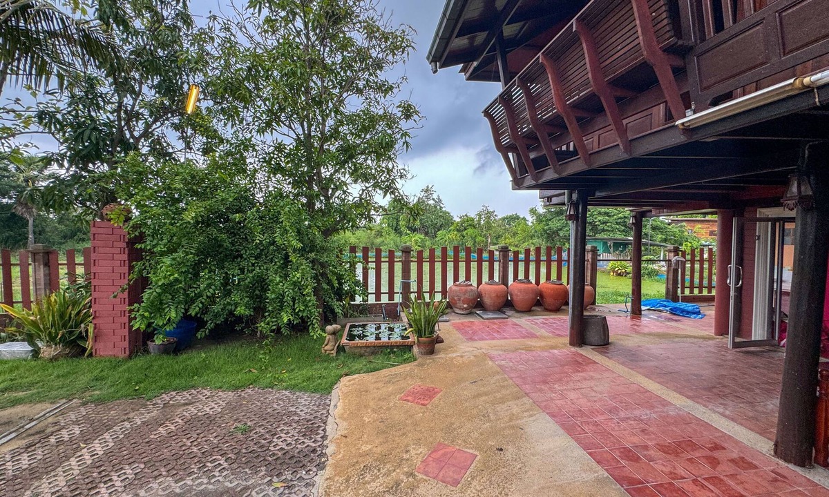 Kamphaeng Saen Hotel | Suree Garden Resort & Karaoke
