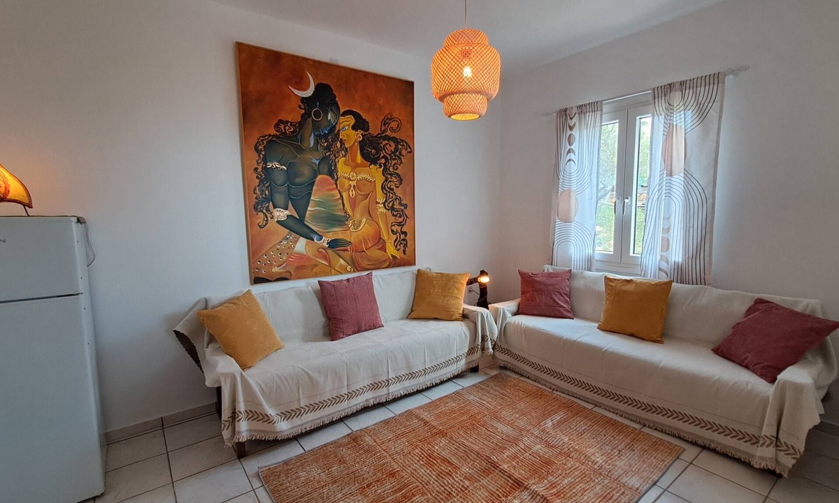 Megas Gialos House | Syros Mandala Studio-Zen Apartment with Wi-Fi and Air Conditioning