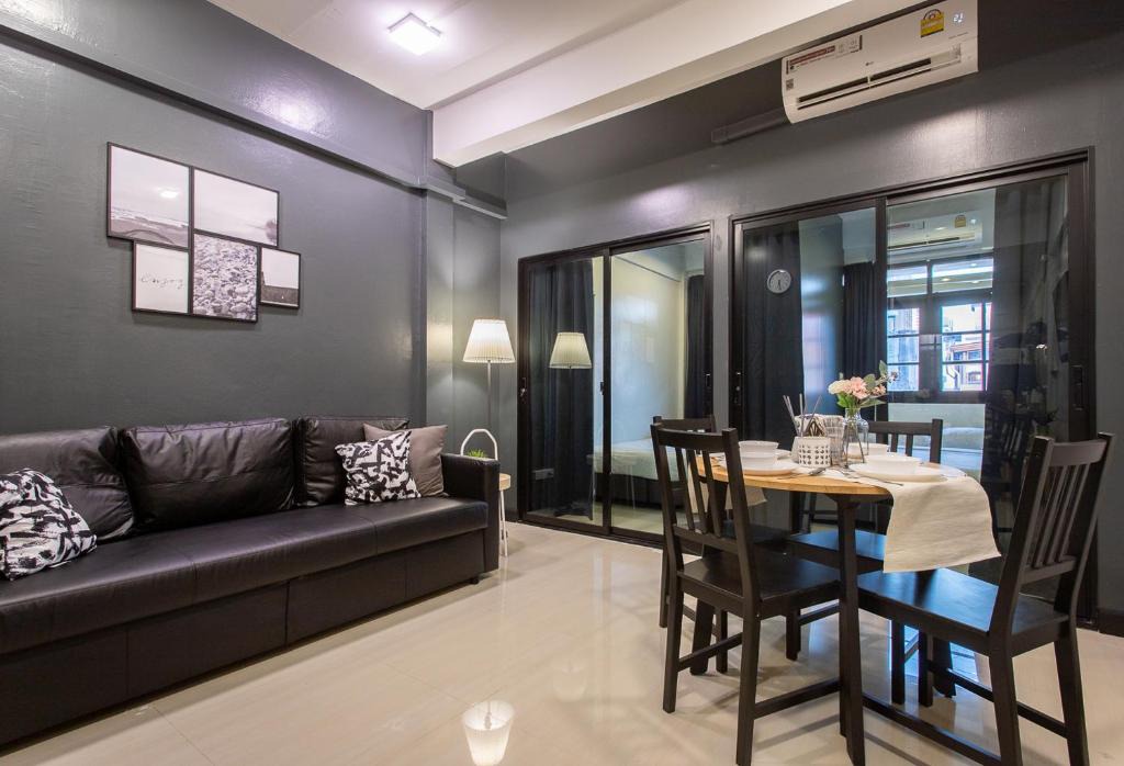 Khlong San Apartment | T5 2 Bedrooms/6guests/full kitchen/1 min to BTS