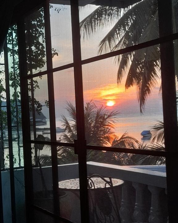 Thong Sala House | Tea Moon Beach House