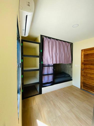 Thong Sala Hostel | The 10 Club Hostel