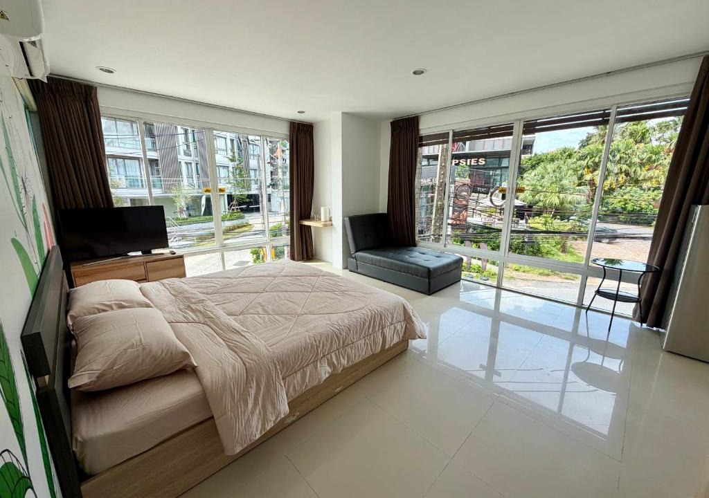 Nai Harn Apartment | The CHU cafe/guesthouse