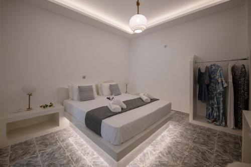 Santorini House | The F Suites