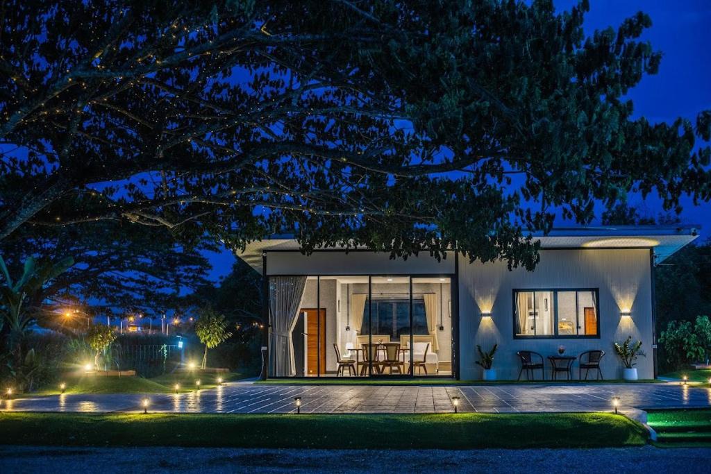 Nakhon Si Thammarat Villa | The Green Space