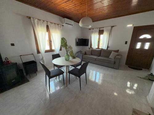 Palaiopoli Apartment | The Mulberry House Seaside - Beachfront Holiday Home