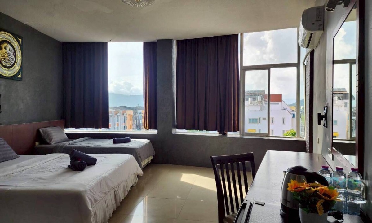 Talat Nuea Hotel | The Rest Phuket