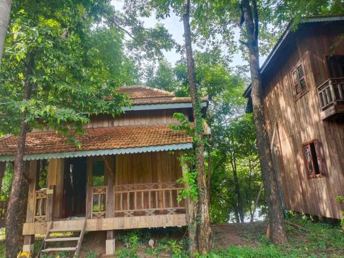 Veun Sai Hotel | The Riverside Lodge & Trekking