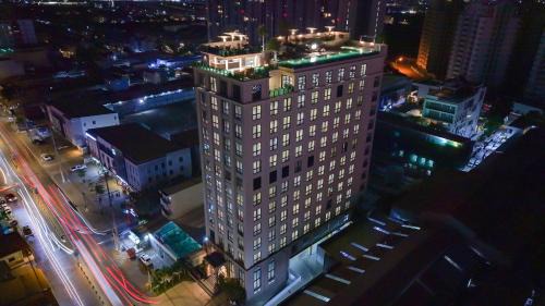 Ruessei Kaev Hotel | The Skye Phnom Penh Hotel & Apartments