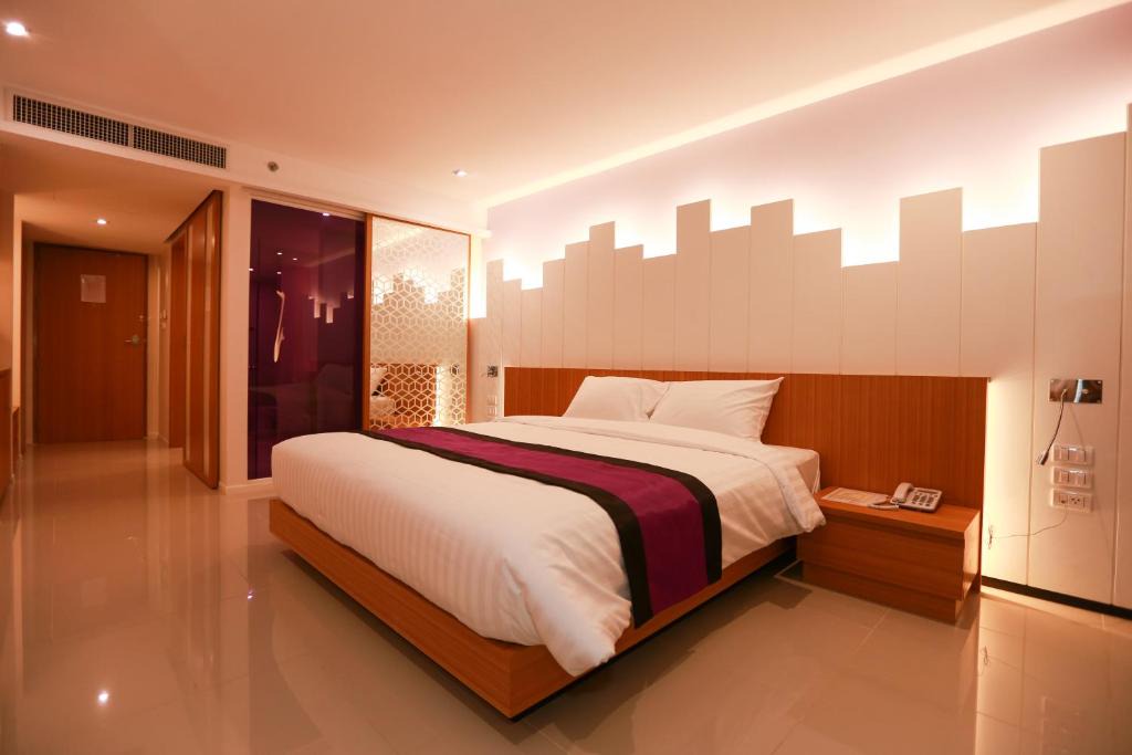 Pattaya Bay Hotel | The Whisper Hotel